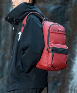 Arctic Hunter Swank Backpack how it looks on the shoulder